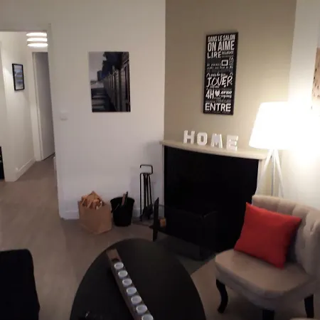 Quai Ouest, Vue Entrée Port, Stationnement Gratuit, Lits Faits Pour Votre Arrivée, Serviettes De Toilettes Fournies *