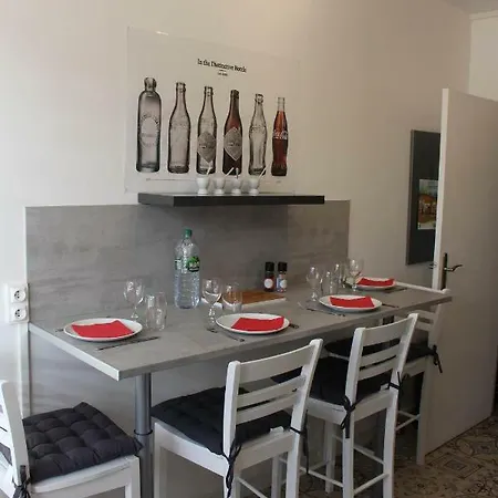 Apartamento Quai Ouest, Vue Entrée Port, Stationnement Gratuit, Lits Faits Pour Votre Arrivée, Serviettes De Toilettes Fournies *