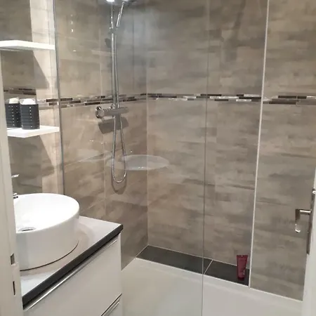 Quai Ouest, Vue Entrée Port, Stationnement Gratuit, Lits Faits Pour Votre Arrivée, Serviettes De Toilettes Fournies Dieppe