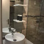 Apartman Quai Ouest, Vue Entree Port, Stationnement Gratuit, Lits Faits Pour Votre Arrivee, Serviettes De Toilettes Fournies