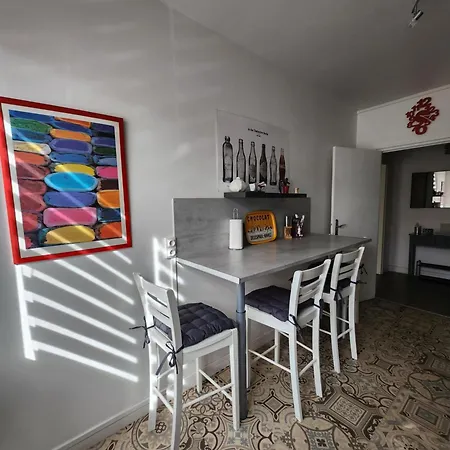 Apartman Quai Ouest, Vue Entree Port, Stationnement Gratuit, Lits Faits Pour Votre Arrivee, Serviettes De Toilettes Fournies *