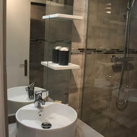 Apartment Quai Ouest, Vue Entree Port, Stationnement Gratuit, Lits Faits Pour Votre Arrivee, Serviettes De Toilettes Fournies
