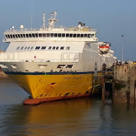 Quai Ouest, Vue Entree Port, Stationnement Gratuit, Lits Faits Pour Votre Arrivee, Serviettes De Toilettes Fournies Daire Dieppe